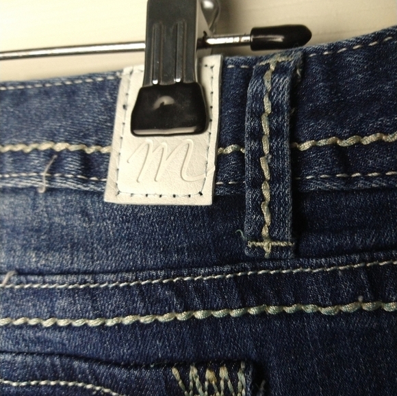 Maurices original dark wash denim capris zip button close. Size 5/6 - Picture 10 of 12